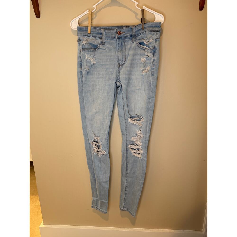 light wash American Eagle Outfitters ripped skinny jeans
